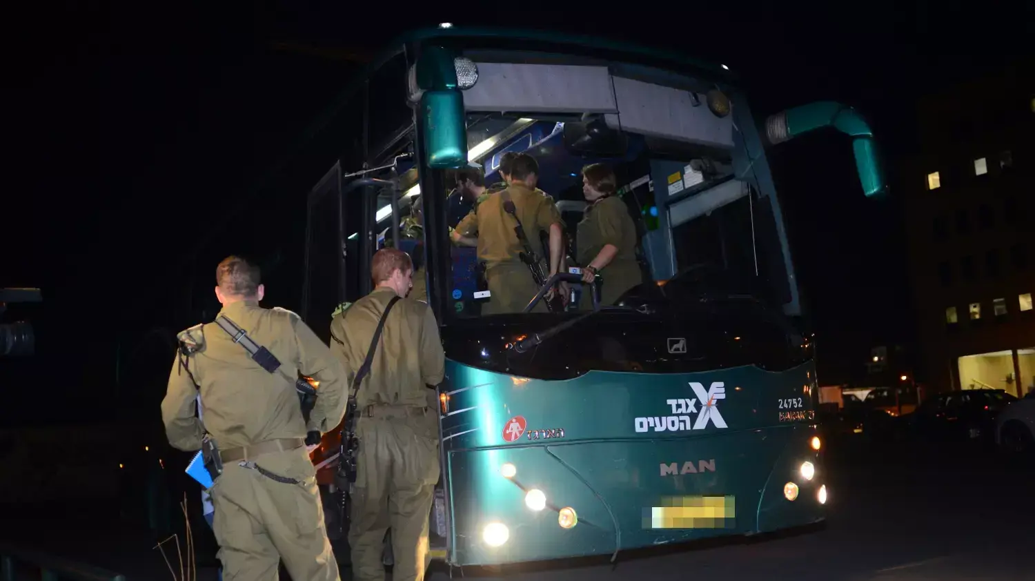 גיוס חיילים לתגבור המשטרה, תחנת המשטרה סלמה תל אביב. אוקטובר 2015 גיוס חיילים לתגבור המשטרה, תחנת המשטרה סלמה תל אביב. אוקטובר 2015