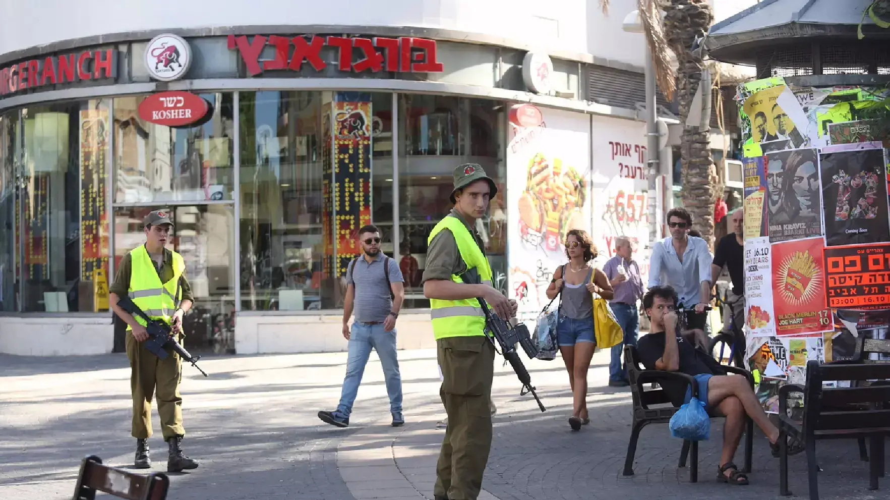 חיילים מתגברים אבטחה. אוקטובר 2015 חיילים מתגברים אבטחה. אוקטובר 2015