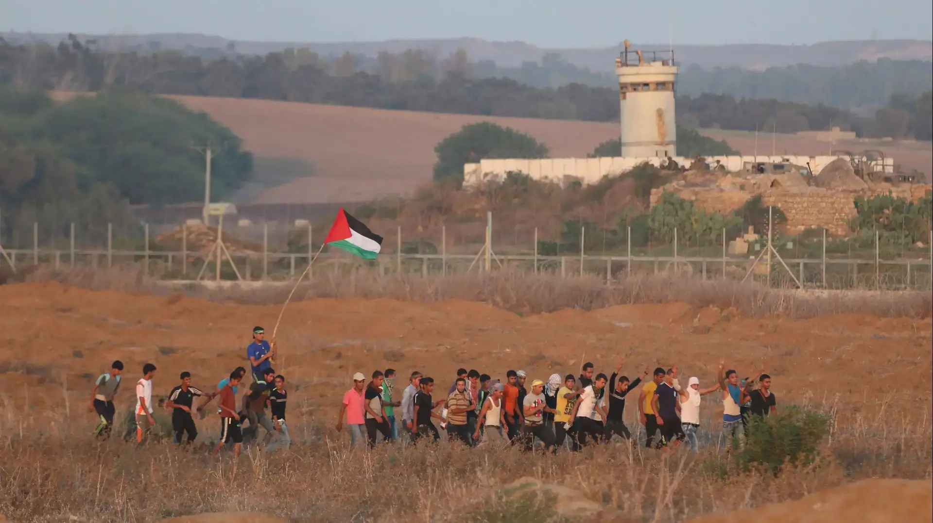 מפגינים פלסטינים ברצועת עזה. אוקטובר 2015 מפגינים פלסטינים ברצועת עזה. אוקטובר 2015