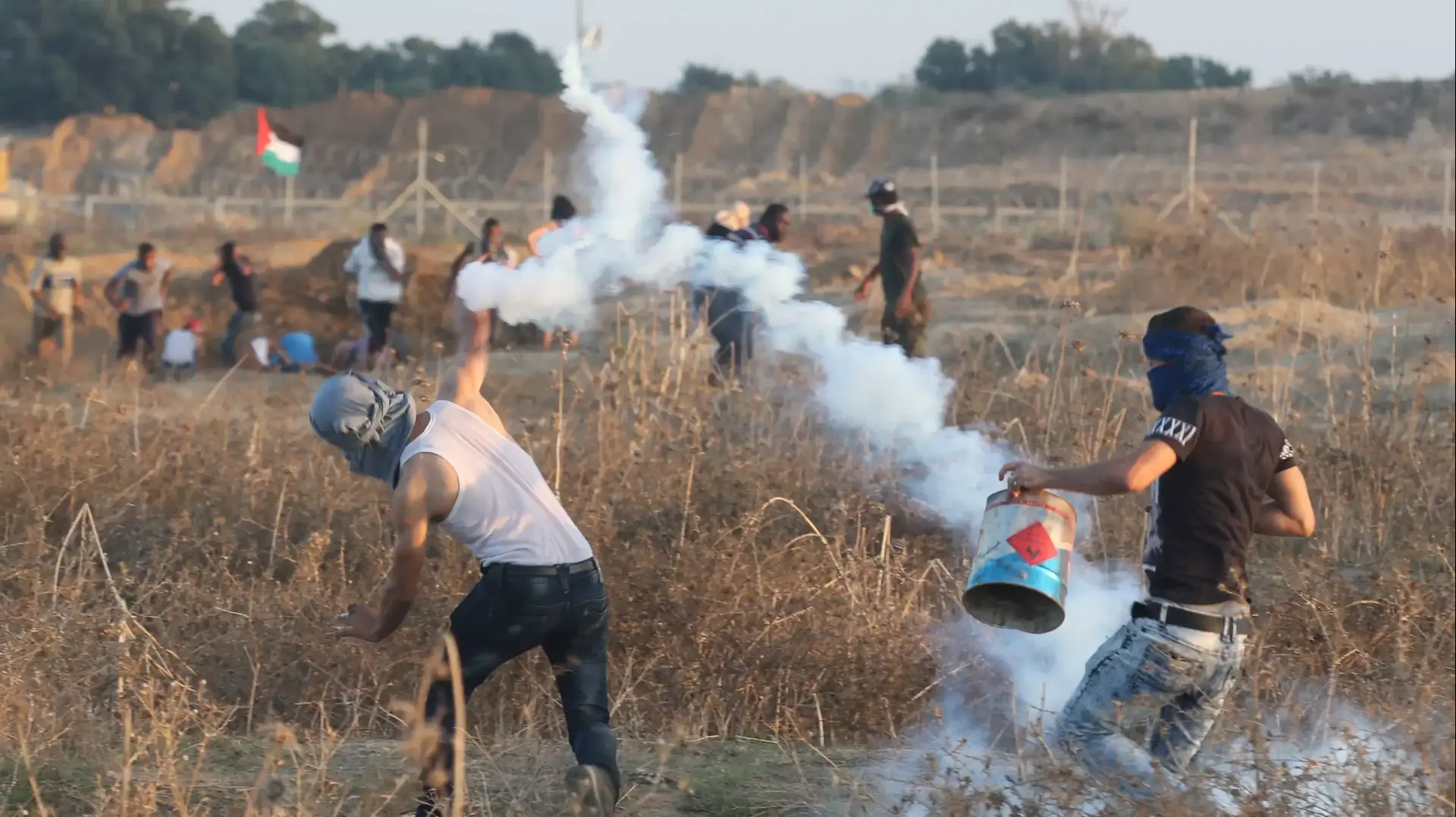 מפגינים פלסטינים ברצועת עזה. אוקטובר 2015 מפגינים פלסטינים ברצועת עזה. אוקטובר 2015