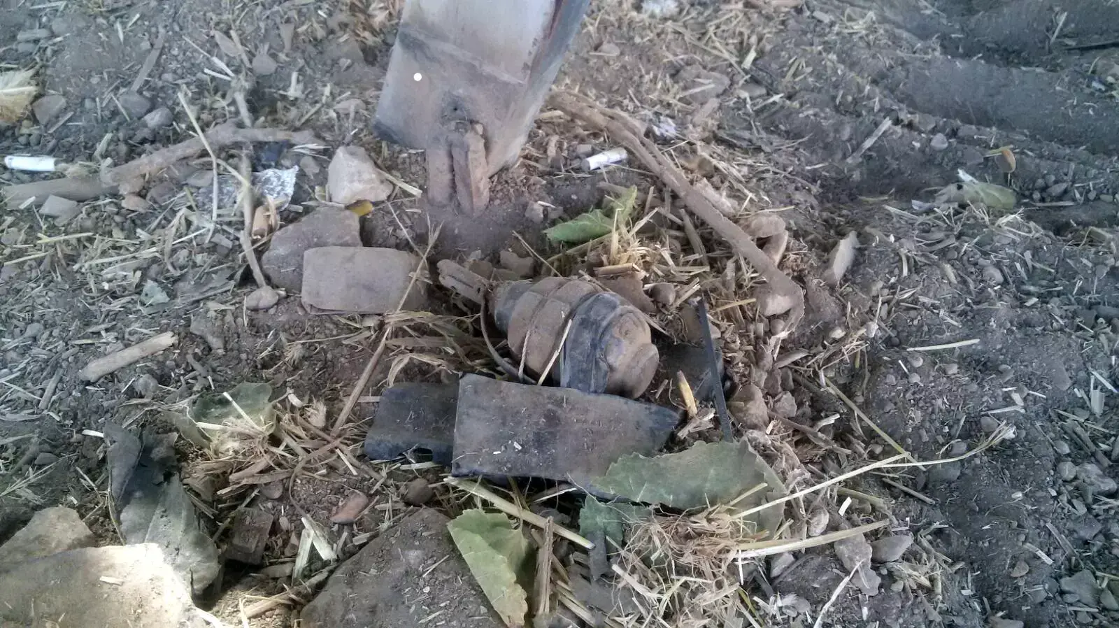 מטען מאולתר אותר במתחם הישיבה במעיין מאיר בסמוך לנווה צוף 16 באוקטובר 2015 מטען מאולתר אותר במתחם הישיבה במעיין מאיר בסמוך לנווה צוף 16 באוקטובר 2015