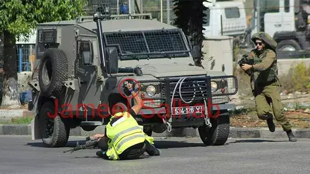 מחבל דקר חייל ליד חברון 16 אוקטובר 2015 מחבל דקר חייל ליד חברון 16 אוקטובר 2015