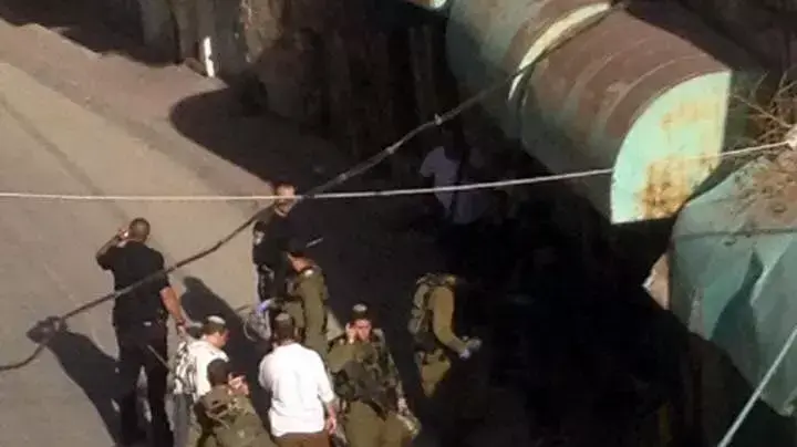 תיעוד לאחר ניסיון פיגוע הדקירה ליד בית הדסה בחברון 17 באוקטובר 2015 תיעוד לאחר ניסיון פיגוע הדקירה ליד בית הדסה בחברון 17 באוקטובר 2015