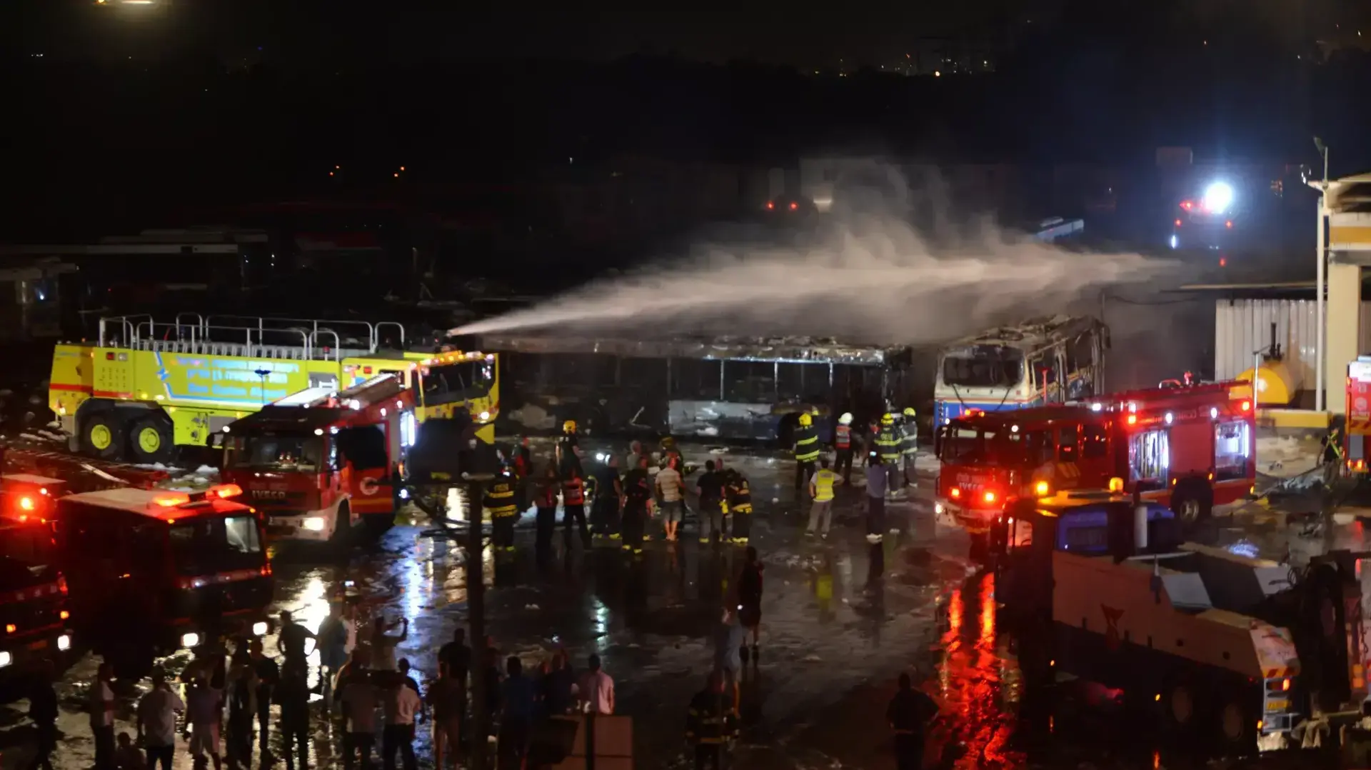 שריפה בחניון האוטובוסים של חברת דן בבני ברק 17 אוקטובר 2015 שריפה בחניון האוטובוסים של חברת דן בבני ברק 17 אוקטובר 2015