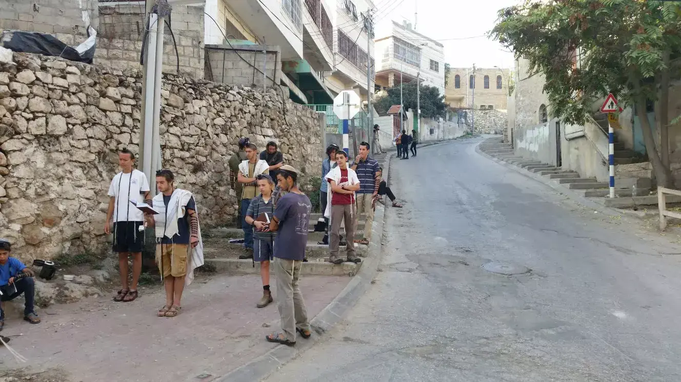 תפילה במקום הפיגוע בחברון, אוקטובר 2015 תפילה במקום הפיגוע בחברון, אוקטובר 2015