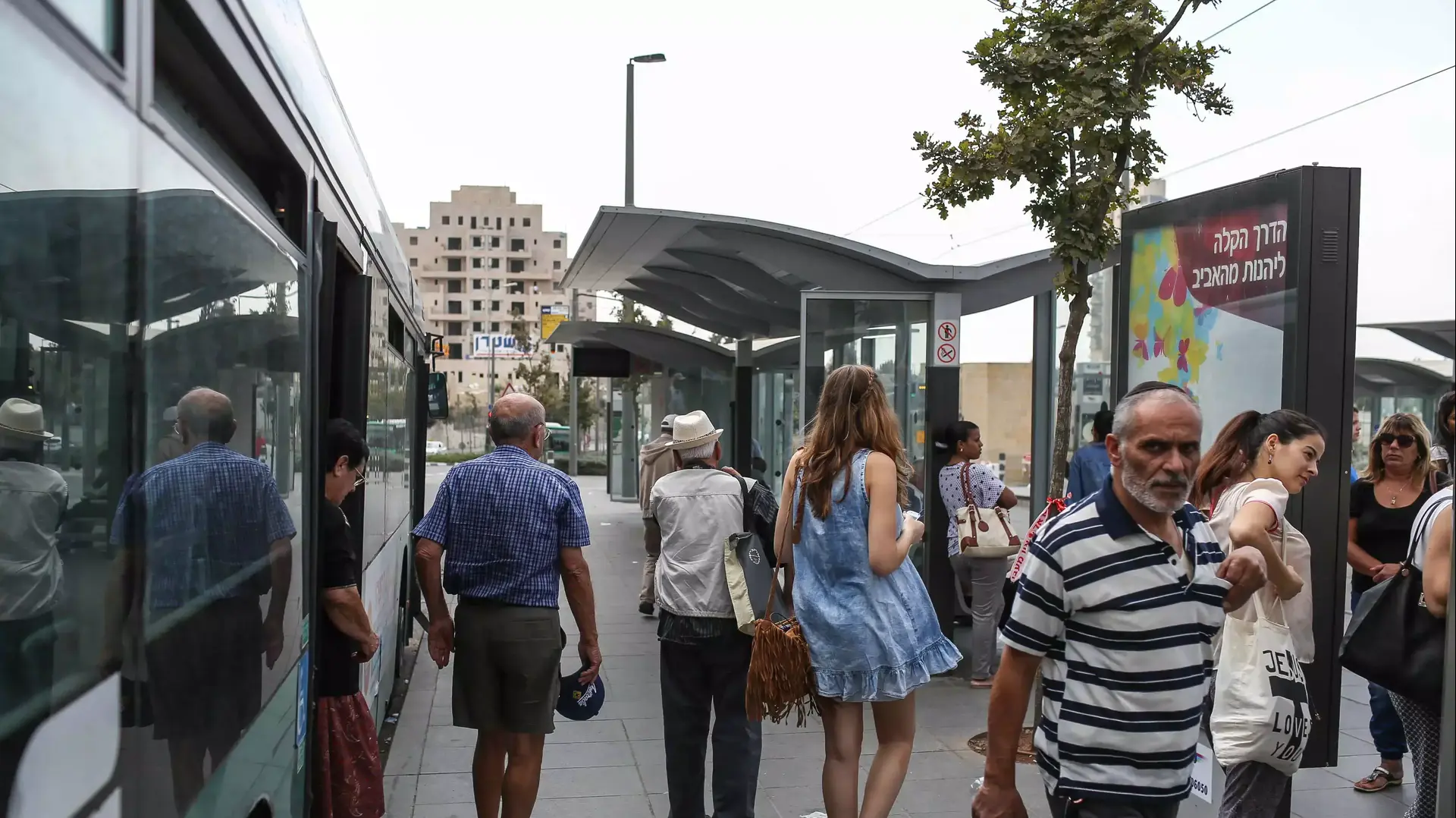 תחנת אוטובוס בשכונת בית וגן, ירושלים, 19 באוקטובר 2015 תחנת אוטובוס בשכונת בית וגן, ירושלים, 19 באוקטובר 2015