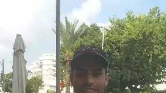 הראל כהן, שלבש לאור גל הטרור חולצת "נא להרגע, אני תימני" הראל כהן, שלבש לאור גל הטרור חולצת "נא להרגע, אני תימני"