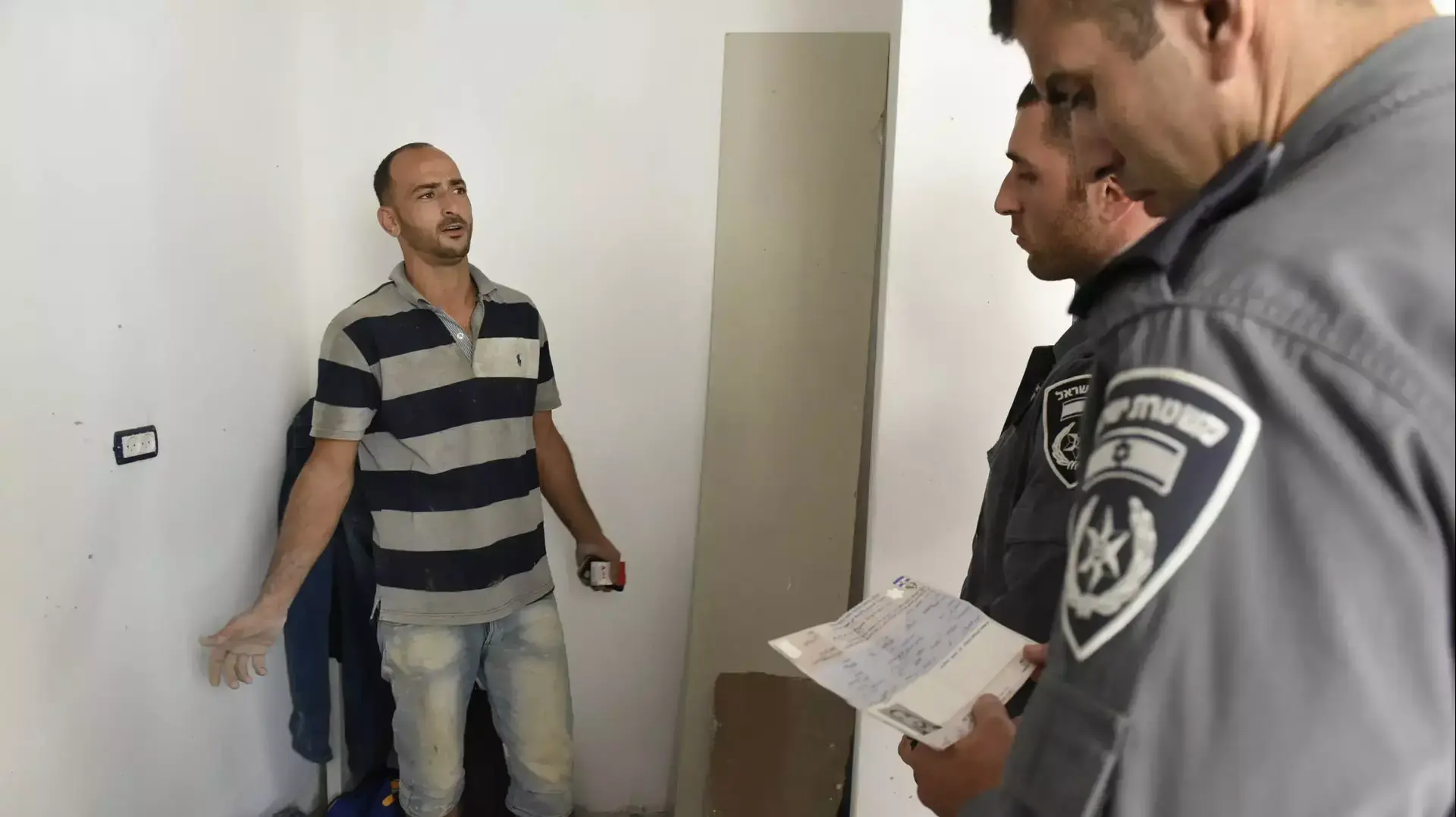 חיפוש אחר שוהים בלתי חוקיים, תל אביב, 20 באוקטובר 2015 חיפוש אחר שוהים בלתי חוקיים, תל אביב, 20 באוקטובר 2015