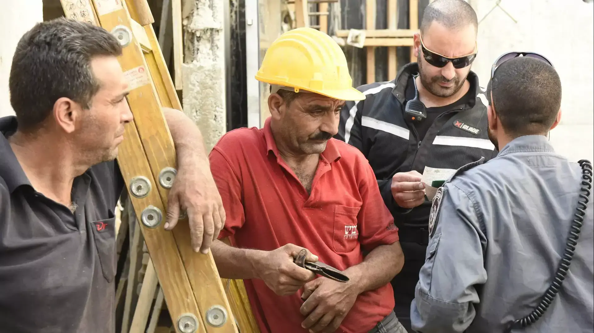 חיפוש אחר שוהים בלתי חוקיים, תל אביב, 20 באוקטובר 2015 חיפוש אחר שוהים בלתי חוקיים, תל אביב, 20 באוקטובר 2015