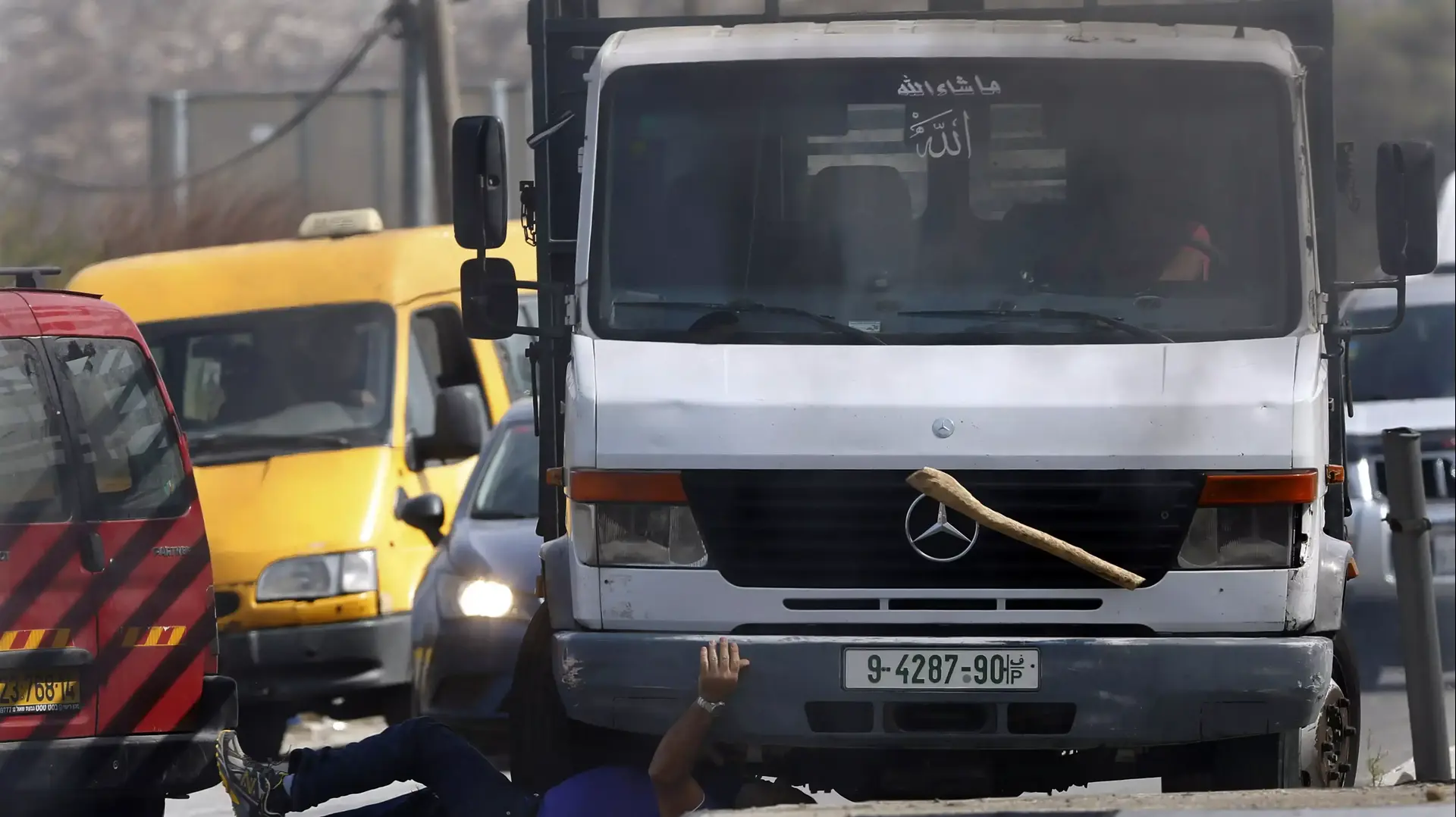 אברהם חסנו, נהרג כשיצא מרכבו אחרי שהושלכו לעבור אבנים, דרום הר חברון, 20 באוקטובר 2015 אברהם חסנו, נהרג כשיצא מרכבו אחרי שהושלכו לעבור אבנים, דרום הר חברון, 20 באוקטובר 2015