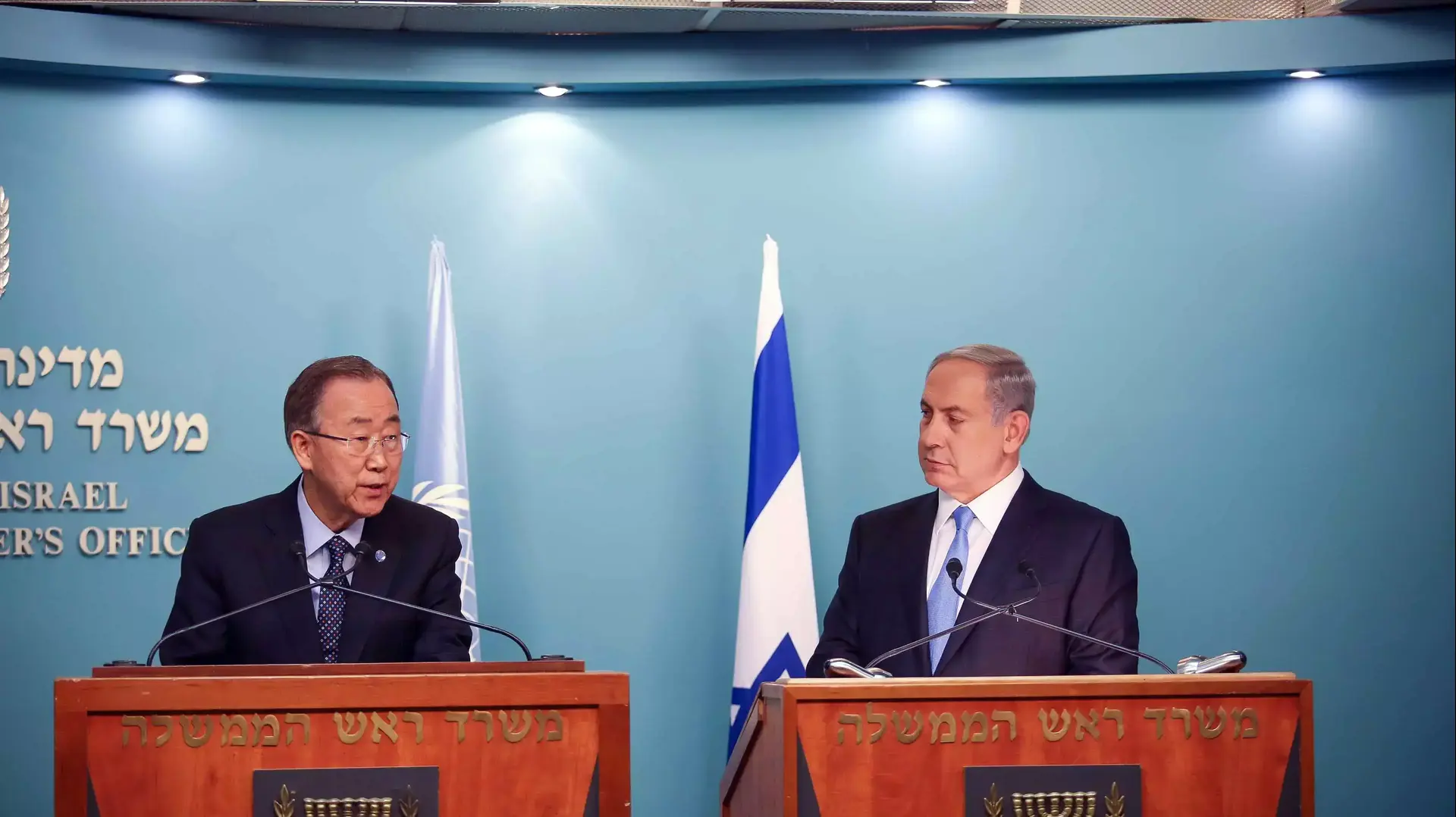 בנימין נתניהו ובאן קי מון, משרד רה"מ, 20 באוקטובר 2015 בנימין נתניהו ובאן קי מון, משרד רה"מ, 20 באוקטובר 2015