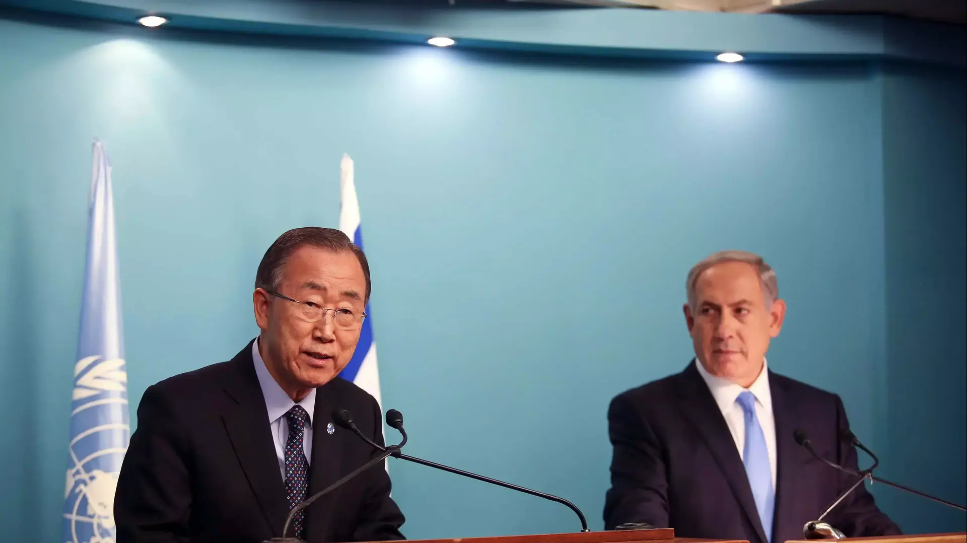 בנימין נתניהו ובאן קי מון, משרד רה"מ, 20 באוקטובר 2015 בנימין נתניהו ובאן קי מון, משרד רה"מ, 20 באוקטובר 2015