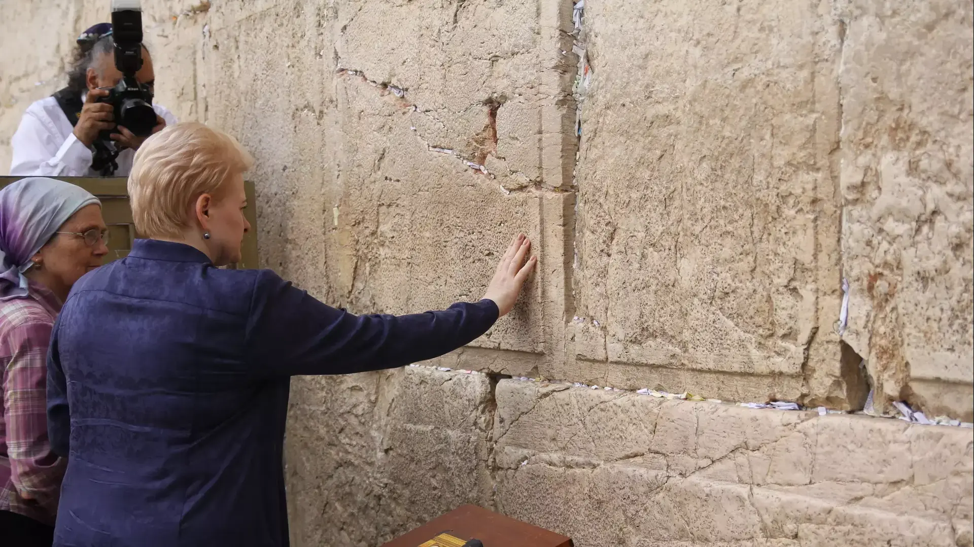 נשיאת ליטא, דליה גריבאוסקאיטה, בסיור בכותל, 19 באוקטובר 2015 נשיאת ליטא, דליה גריבאוסקאיטה, בסיור בכותל, 19 באוקטובר 2015
