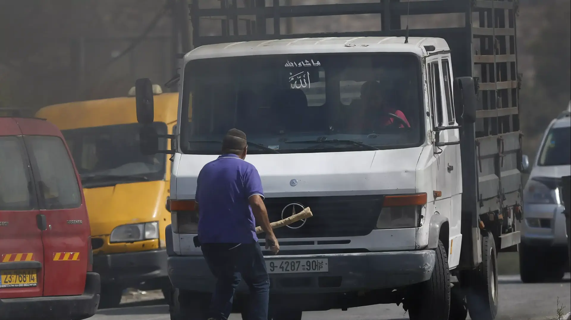 אברהם אשר חסנו, רגע לפני שנדרס על ידי משאית פלסטינית, אוקטובר 2015 אברהם אשר חסנו, רגע לפני שנדרס על ידי משאית פלסטינית, אוקטובר 2015