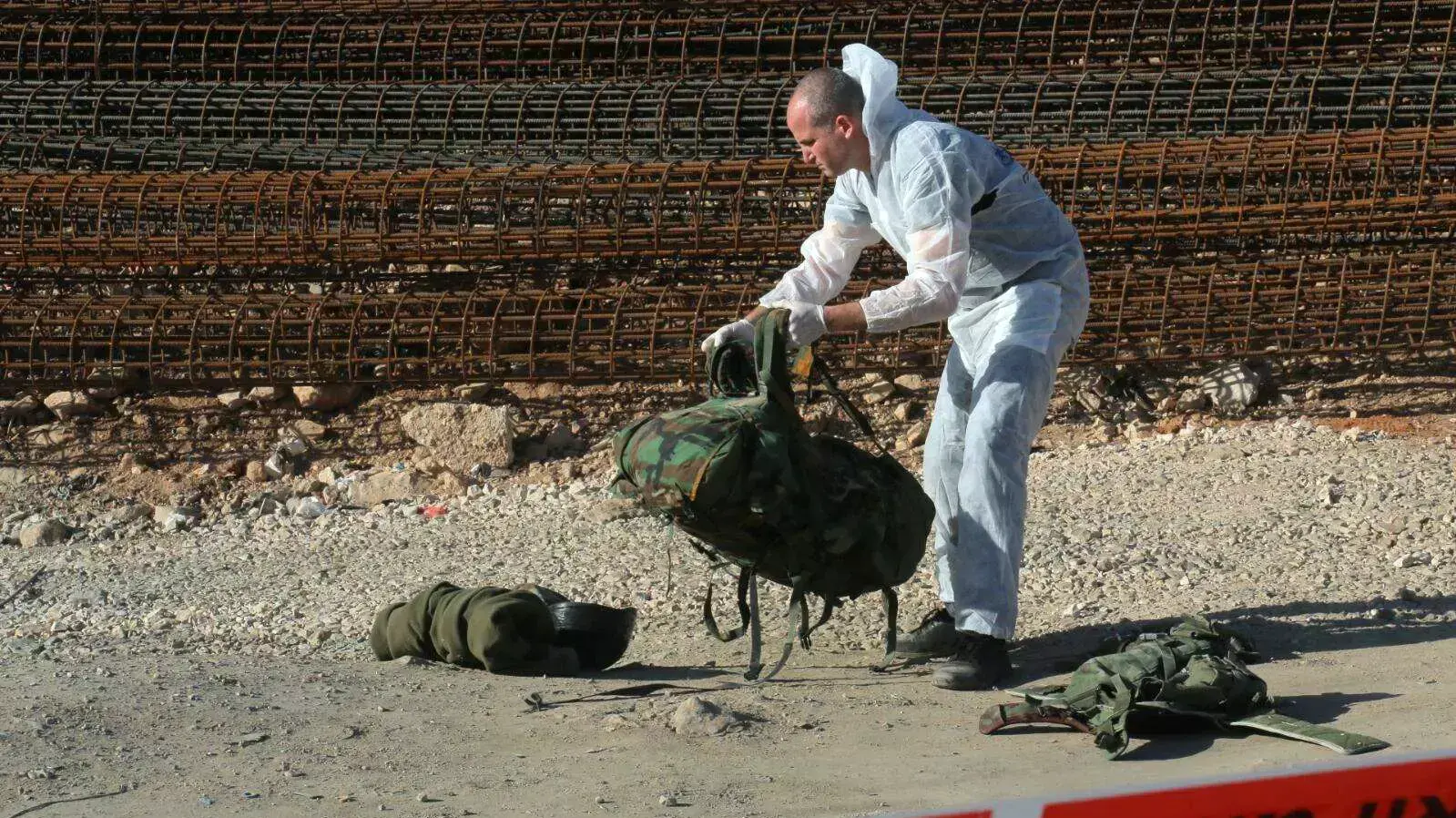 זירת פיגוע הדקירה בכיכר אדם, בנימין. אוקטובר 2015 זירת פיגוע הדקירה בכיכר אדם, בנימין. אוקטובר 2015