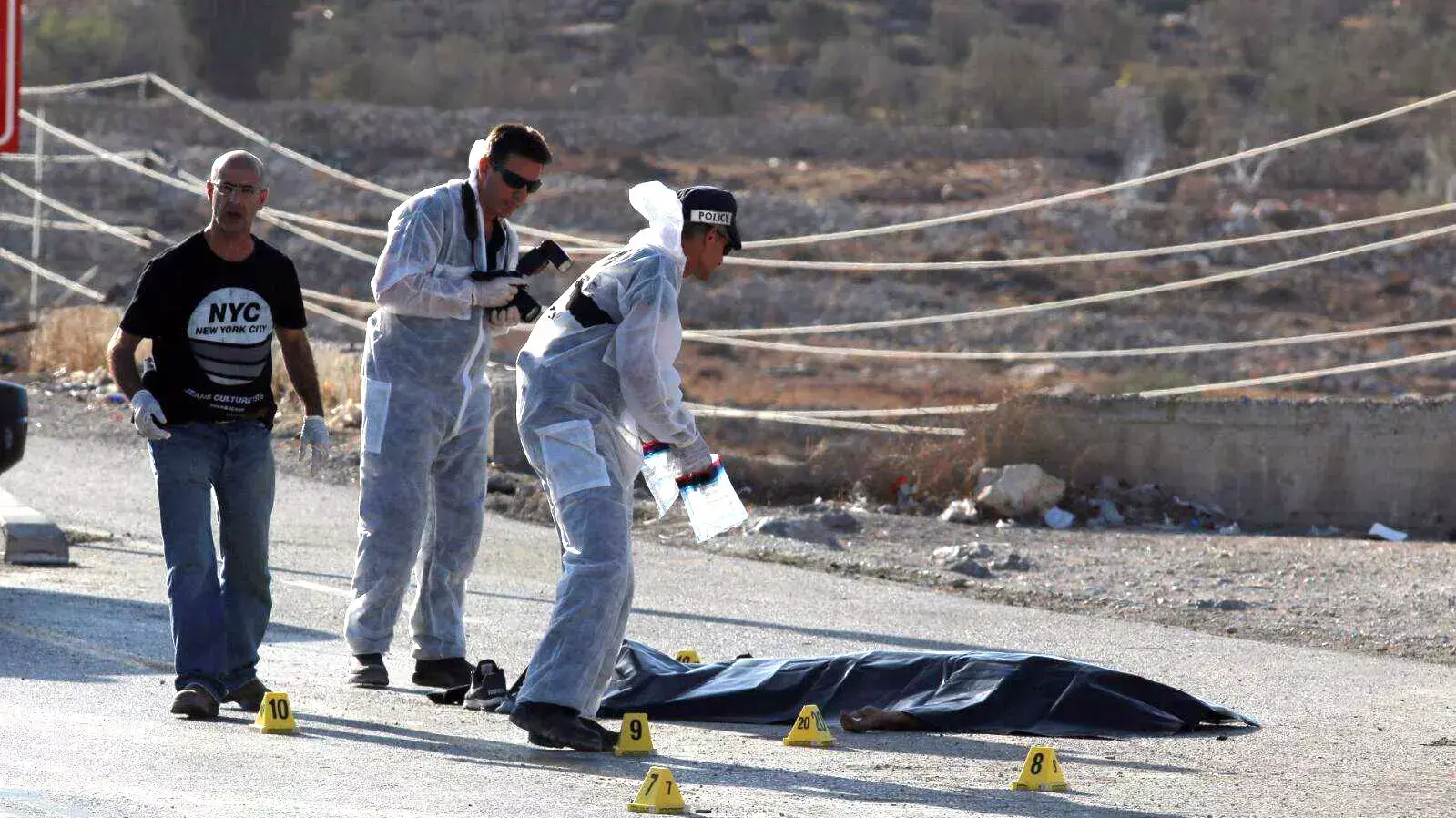 זירת פיגוע הדקירה בכיכר אדם, בנימין. אוקטובר 2015 זירת פיגוע הדקירה בכיכר אדם, בנימין. אוקטובר 2015