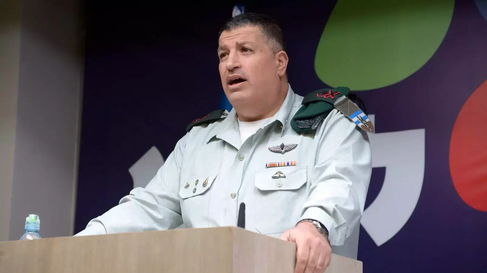 מתאם פעולות הממשלה בשטחים, אלוף יואב פולי מרדכי, בתדרוך כתבים וכלי התקשורת בעולם הערבי. אוקטובר 2015 מתאם פעולות הממשלה בשטחים, אלוף יואב פולי מרדכי, בתדרוך כתבים וכלי התקשורת בעולם הערבי. אוקטובר 2015