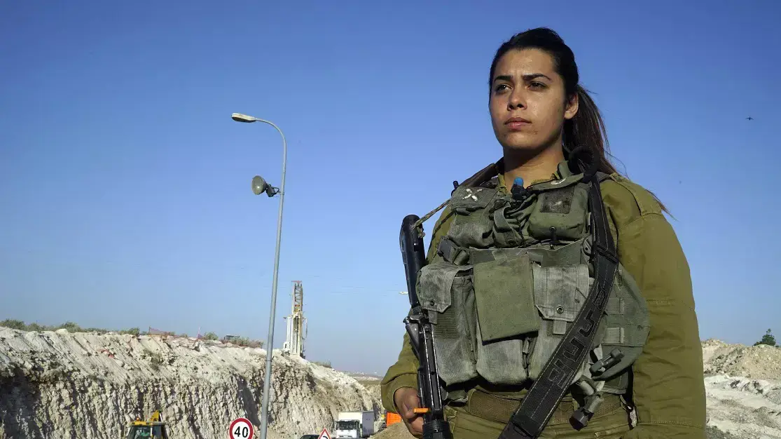 רב"ט ליחי מלכה, לוחמת גדוד קדם של הנפה הסדירה, שסיכלה את המחבל בפיגוע הדקירה בכיכר אדם. אוקטובר 2015 רב"ט ליחי מלכה, לוחמת גדוד קדם של הנפה הסדירה, שסיכלה את המחבל בפיגוע הדקירה בכיכר אדם. אוקטובר 2015