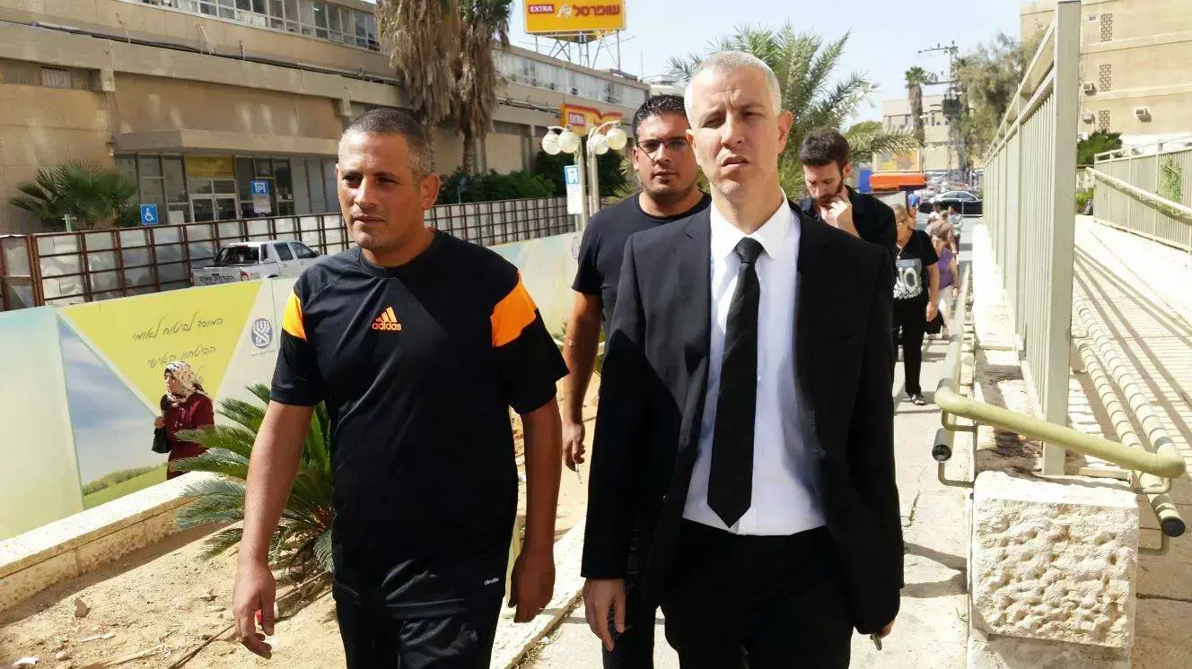 אנשי שב"ס החשודים בביצוע הלינץ' בתחנה המרכזית בבאר שבע, בית המשפט באר שבע. אוקטובר 2015 אנשי שב"ס החשודים בביצוע הלינץ' בתחנה המרכזית בבאר שבע, בית המשפט באר שבע. אוקטובר 2015