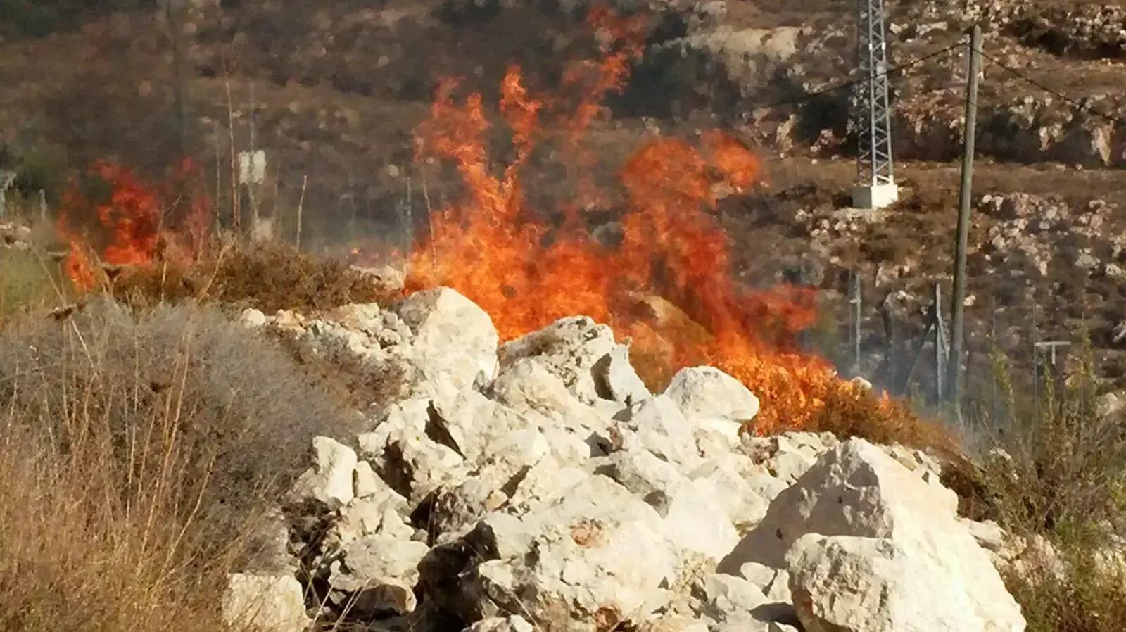 בקבוק תבערה סמוך לבית"ר עילית, אוקטובר 2015 בקבוק תבערה סמוך לבית"ר עילית, אוקטובר 2015