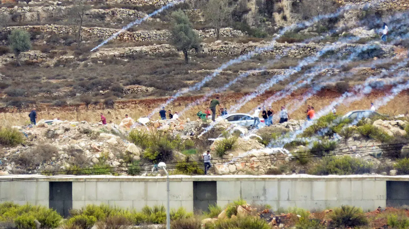 הפרות סדר יידוי אבנים השלכת בקבוקי תבערה בפוקס, בית אל, מחסום הDCO הפרות סדר יידוי אבנים השלכת בקבוקי תבערה בפוקס, בית אל, מחסום הDCO