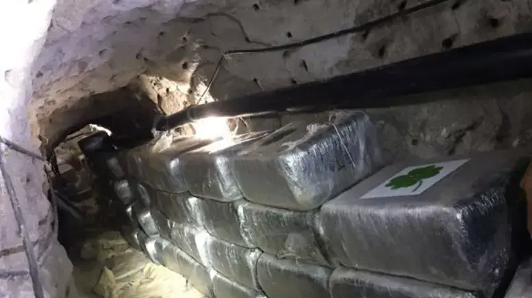מנהרת הברחה מתקדמת שהתגלתה בין טיחואנה שבמקסיקו לסאן דייגו שבקליפורניה, אוקטובר 2015 מנהרת הברחה מתקדמת שהתגלתה בין טיחואנה שבמקסיקו לסאן דייגו שבקליפורניה, אוקטובר 2015