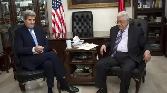 שר החוץ האמריקני ג'ון קרי בפגישה עם יו"ר הרשות הפלסטינית אבו מאזן בירדן, אוקטובר 2015 שר החוץ האמריקני ג'ון קרי בפגישה עם יו"ר הרשות הפלסטינית אבו מאזן בירדן, אוקטובר 2015