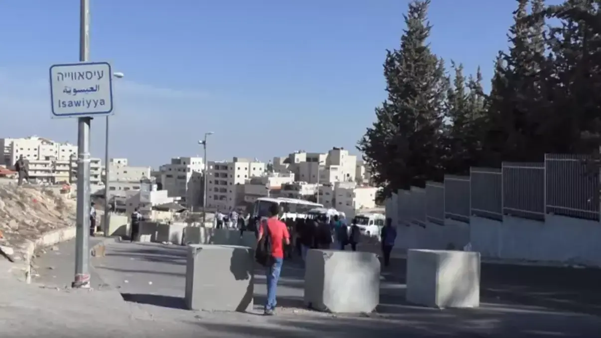 מחסום הכניסה לשכונת עיסאוויה בירושלים, אוקטובר 2015