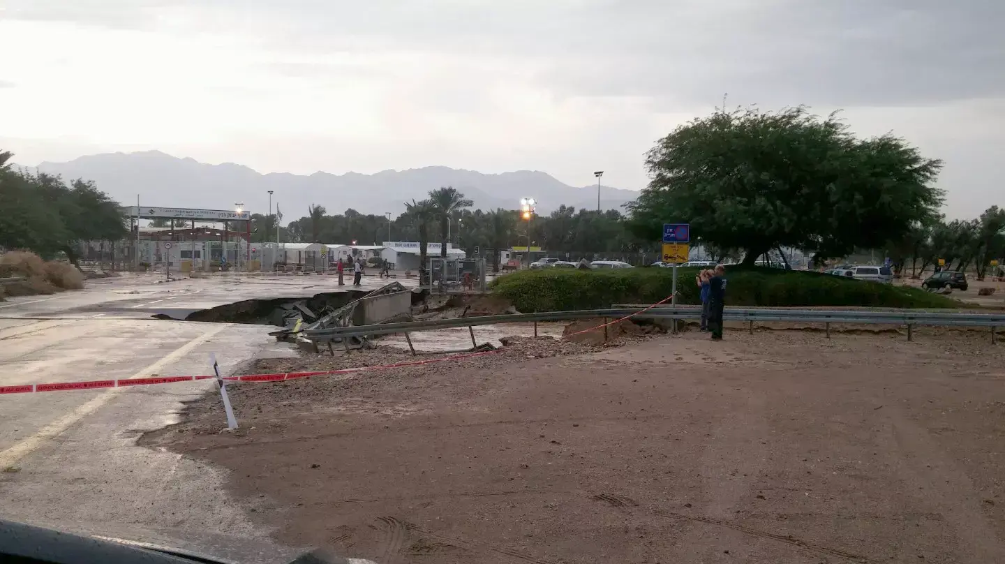 מסוף רבין בערבה נסגר עקב שיטפונות, אוקטובר 2015 מסוף רבין בערבה נסגר עקב שיטפונות, אוקטובר 2015