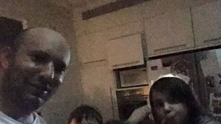 משפחת השר נפתלי בנט בפוסט בפייסבוק בעקבות הפסקת החשמל משפחת השר נפתלי בנט בפוסט בפייסבוק בעקבות הפסקת החשמל