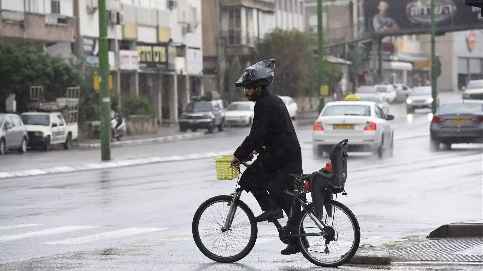 מזג אוויר גשום, בני ברק. אוקטובר 2015 מזג אוויר גשום, בני ברק. אוקטובר 2015