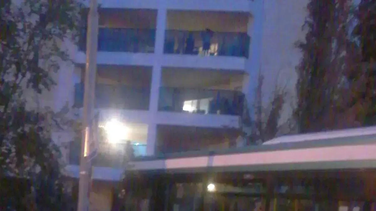 אוטובוס החליק והתנגש בקיר, רמת שרת, ירושלים, 27 באוקטובר 2015 אוטובוס החליק והתנגש בקיר, רמת שרת, ירושלים, 27 באוקטובר 2015