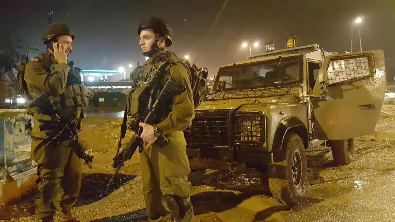 מג"ד שמשון סא"ל דוד שפירא בזירת פיגוע הדקירה בגוש עציון 27 אוקטובר 2015 מג"ד שמשון סא"ל דוד שפירא בזירת פיגוע הדקירה בגוש עציון 27 אוקטובר 2015