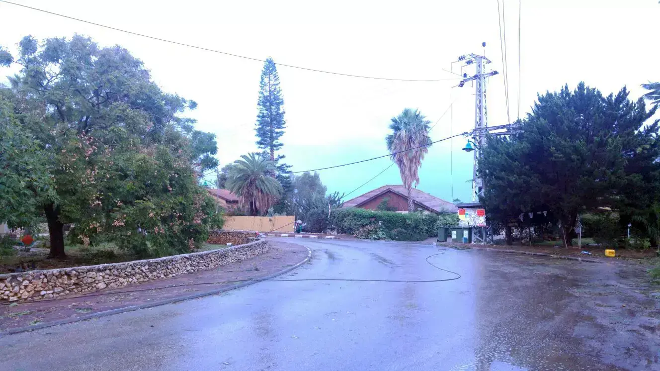 כבל חשמל ניזוק בסערה, מושב צופית, 27 באוקטובר 2015 כבל חשמל ניזוק בסערה, מושב צופית, 27 באוקטובר 2015