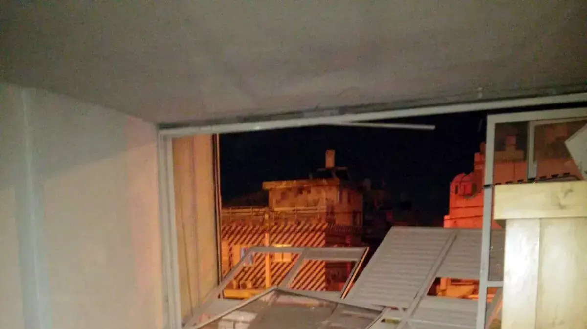 מטען חבלה התפוצץ בבניין מגורים בן 4 קומות ברחוב הופיין בחולון, 28 באוקטובר 2015 מטען חבלה התפוצץ בבניין מגורים בן 4 קומות ברחוב הופיין בחולון, 28 באוקטובר 2015