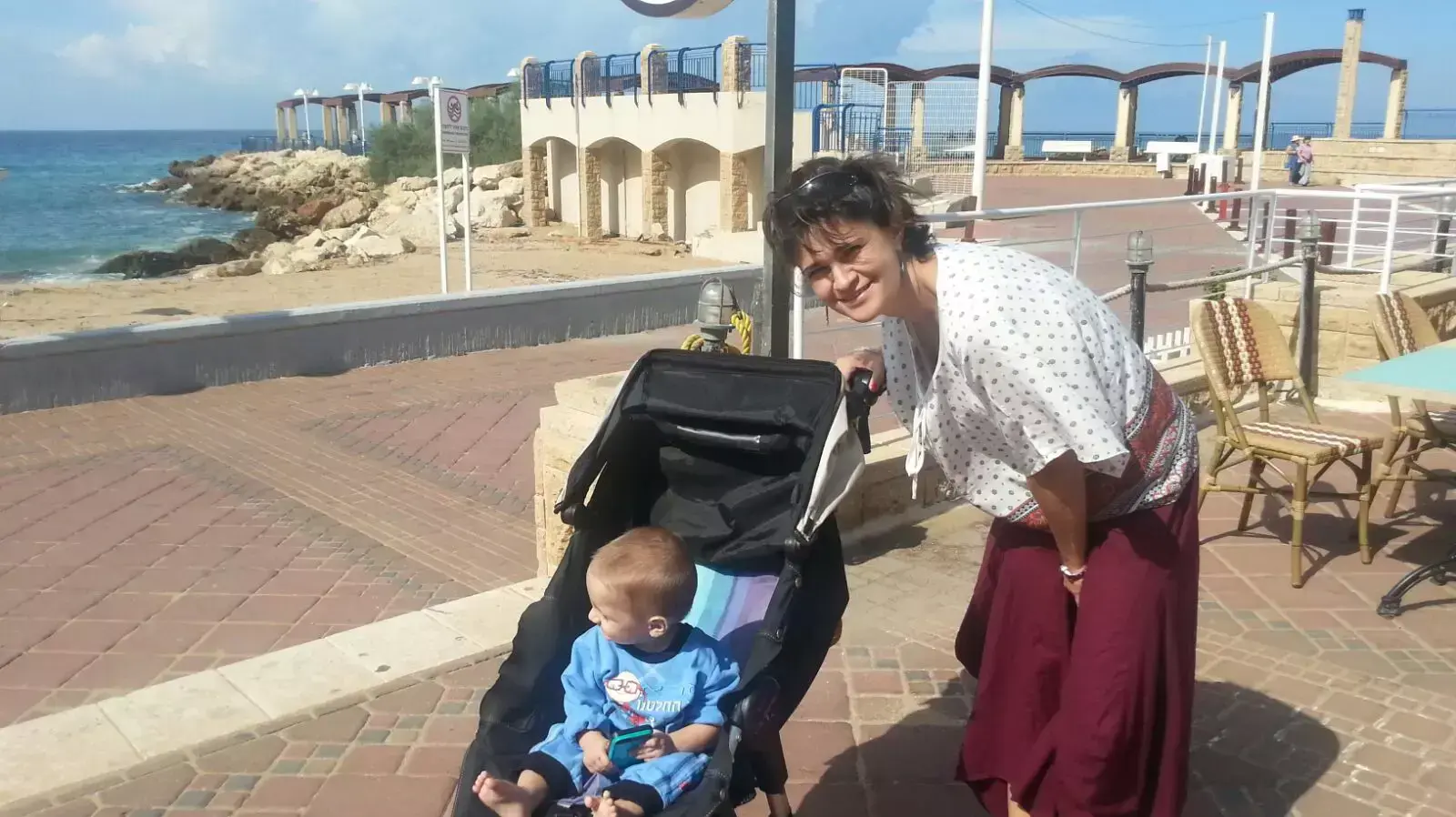 טניה קרונוס ובנה רועי בנה, תושבי קיבוץ אידמית, 28 באוקטובר 2015 טניה קרונוס ובנה רועי בנה, תושבי קיבוץ אידמית, 28 באוקטובר 2015