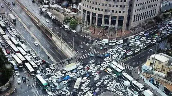 פקק תנועה מחלף קפלן תל אביב בעקבות מזג האוויר פקק תנועה מחלף קפלן תל אביב בעקבות מזג האוויר