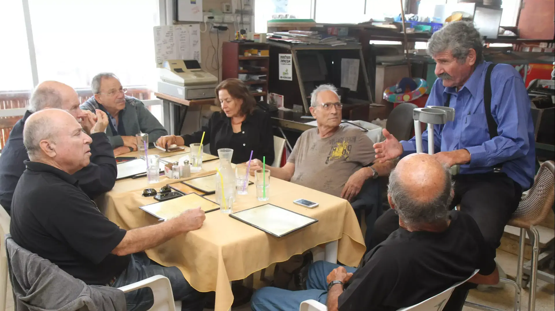 אמציה עמפלי בעלי מסעדת דג על הים בבית ינאי שעומדת להיסגר, אוקטובר 2015 אמציה עמפלי בעלי מסעדת דג על הים בבית ינאי שעומדת להיסגר, אוקטובר 2015