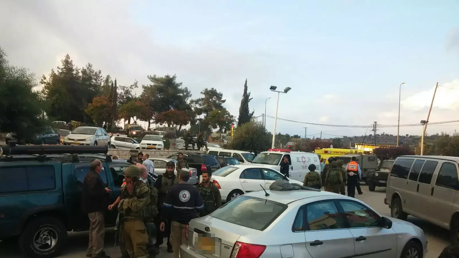 פיגוע דקירה במתחם רמי לוי בצומת גוש עציון. אוקטובר 2015