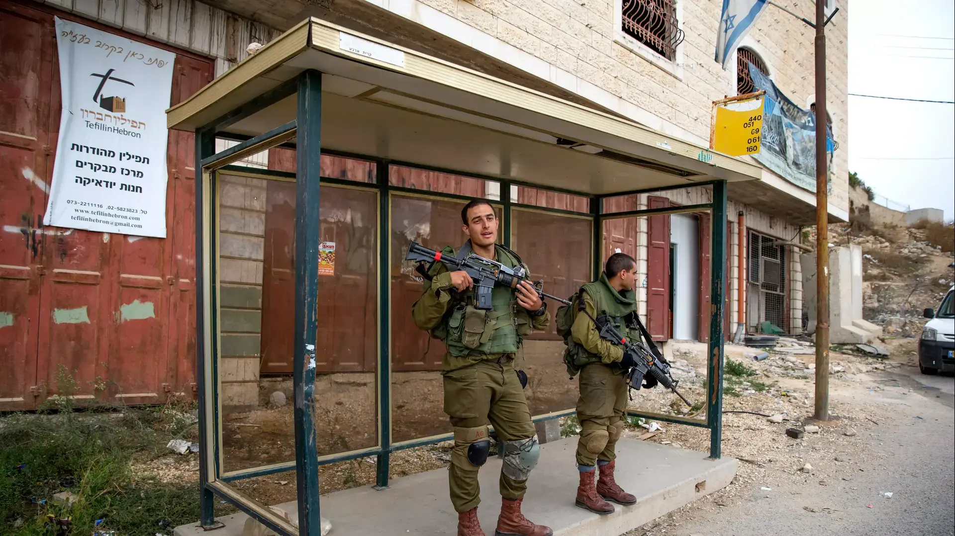 חיילי צה"ל, מחסום בעיר חברון חיילי צה"ל, מחסום בעיר חברון