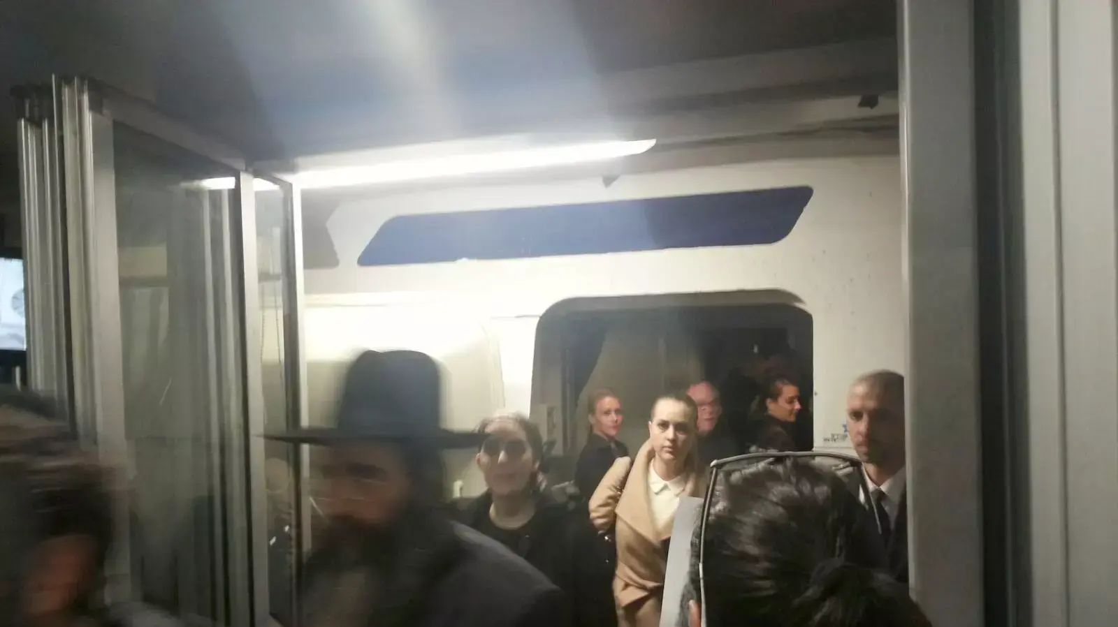 הרב יאשיהו פינטו נחת בנמל התעופה בן גוריון. אוקטובר 2015 הרב יאשיהו פינטו נחת בנמל התעופה בן גוריון. אוקטובר 2015