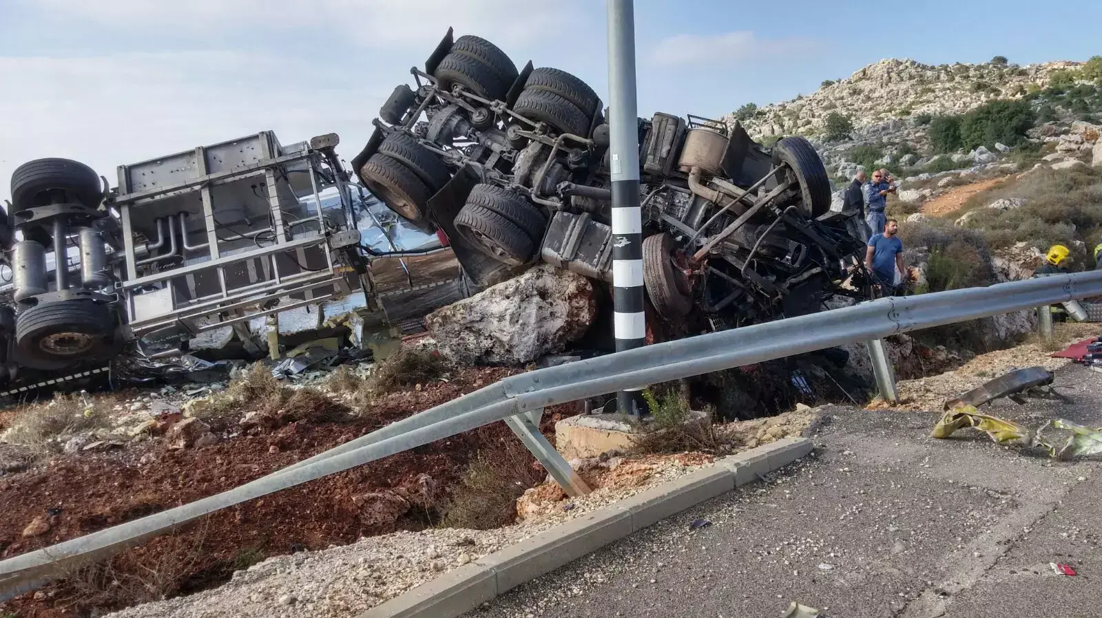 משאית התהפכה בצפון בסמוך למעלות, הנהג נהרג. 30 לאוקטובר 2015