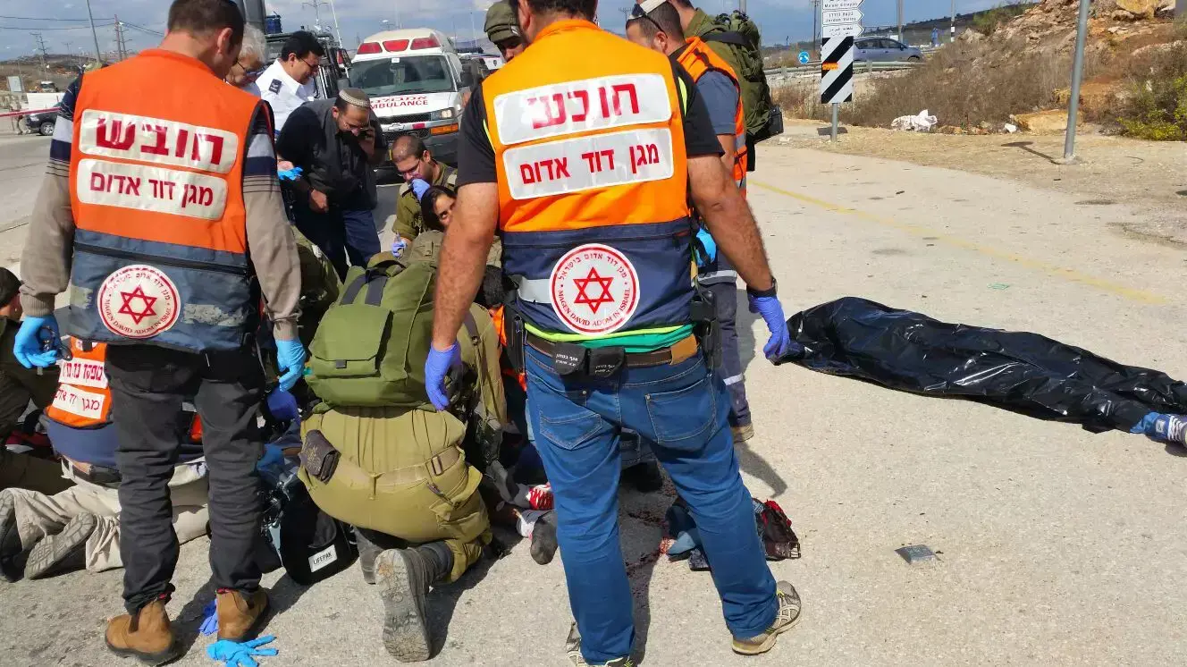 ניסיון דקירה בצומת תפוח בשומרון, לוחמת ירתה בשני מחבלים, 30 באוקטובר 2015 ניסיון דקירה בצומת תפוח בשומרון, לוחמת ירתה בשני מחבלים, 30 באוקטובר 2015