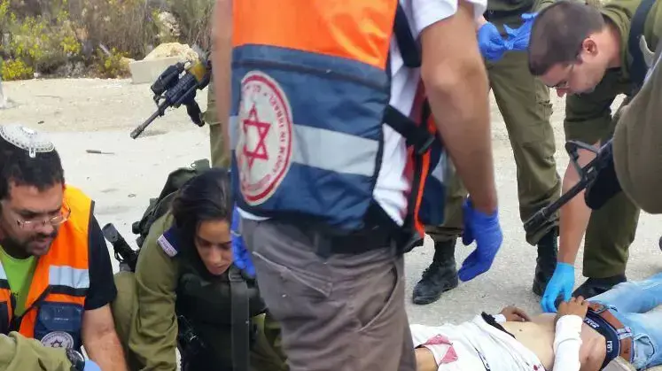 ניסיון דקירה בצומת תפוח בשומרון, לוחמת ירתה בשני מחבלים, 30 באוקטובר 2015 ניסיון דקירה בצומת תפוח בשומרון, לוחמת ירתה בשני מחבלים, 30 באוקטובר 2015