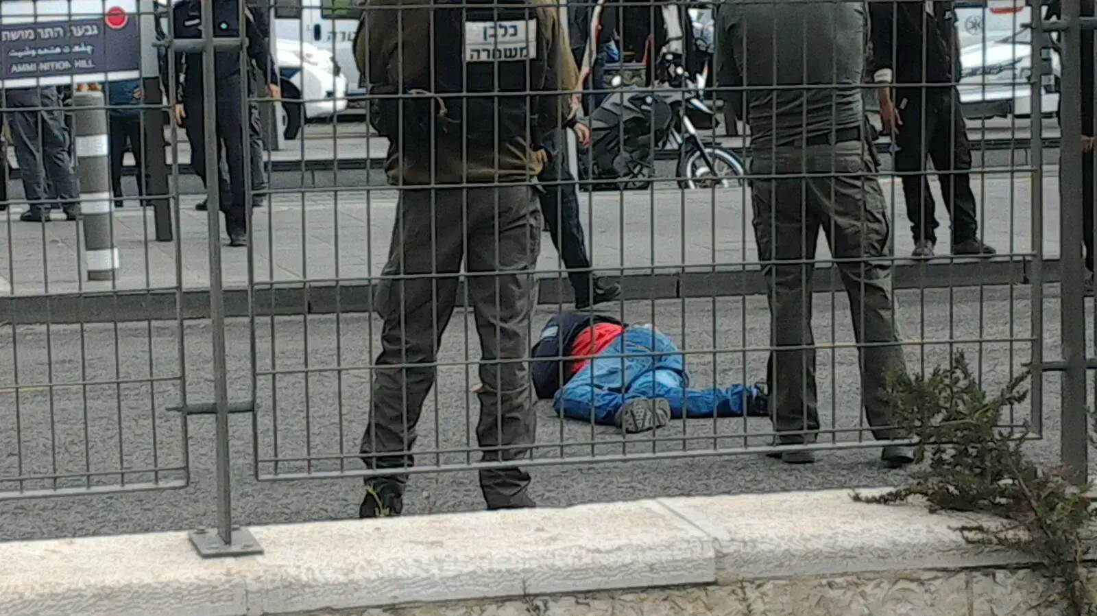 פיגוע בתחנת הרכבת הקלה בסמוך לגבעת התחמושת שבירושלים פיגוע בתחנת הרכבת הקלה בסמוך לגבעת התחמושת שבירושלים