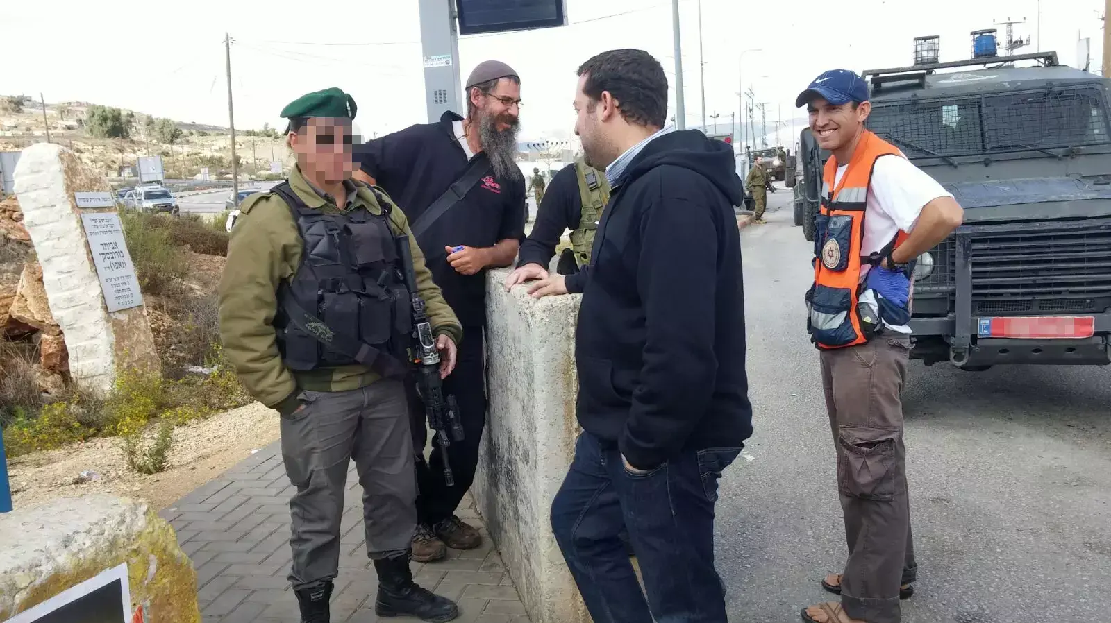 ניסיון דקירה בצומת תפוח בשומרון, לוחמת ירתה בשני מחבלים, 30 באוקטובר 2015 ניסיון דקירה בצומת תפוח בשומרון, לוחמת ירתה בשני מחבלים, 30 באוקטובר 2015