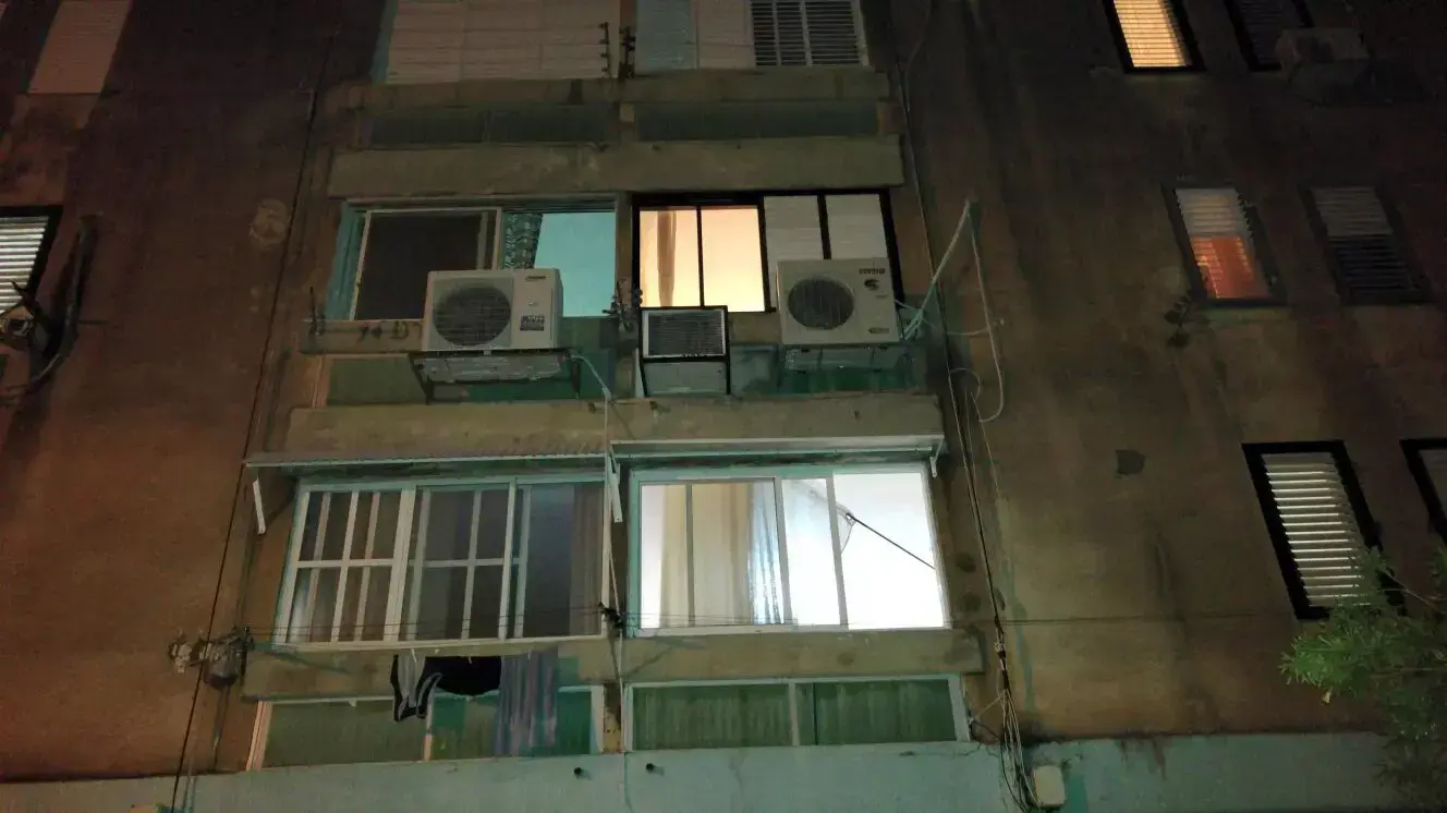 הבניין שבו נמצאה גופתו של גבר בן 53 בבנימינה. 30 באוקטובר 2015 הבניין שבו נמצאה גופתו של גבר בן 53 בבנימינה. 30 באוקטובר 2015
