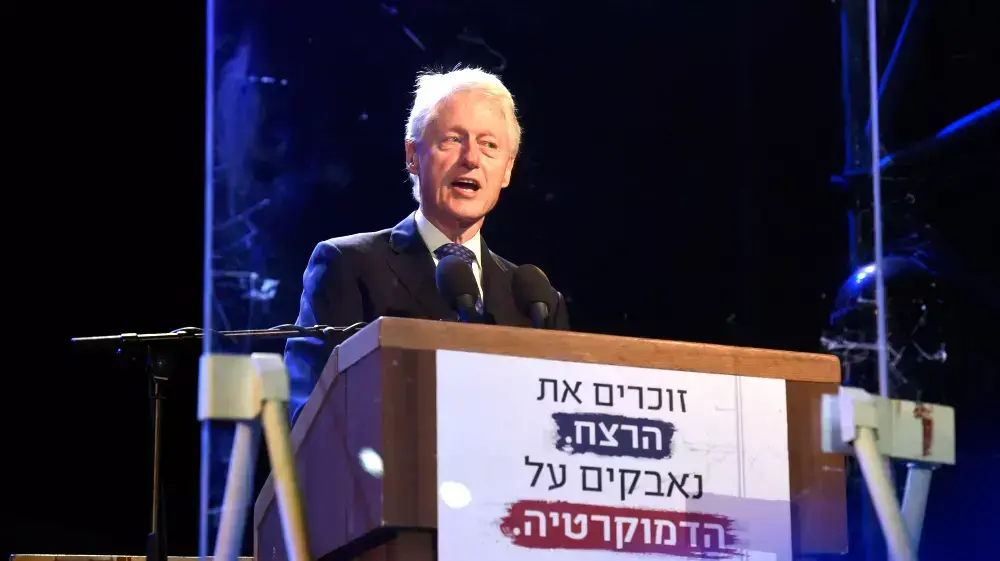 ביל קלינטון בעצרת לציון 20 שנה לרצח רה"מ יצחק רבין ז"ל. אוקטובר 2015 ביל קלינטון בעצרת לציון 20 שנה לרצח רה"מ יצחק רבין ז"ל. אוקטובר 2015