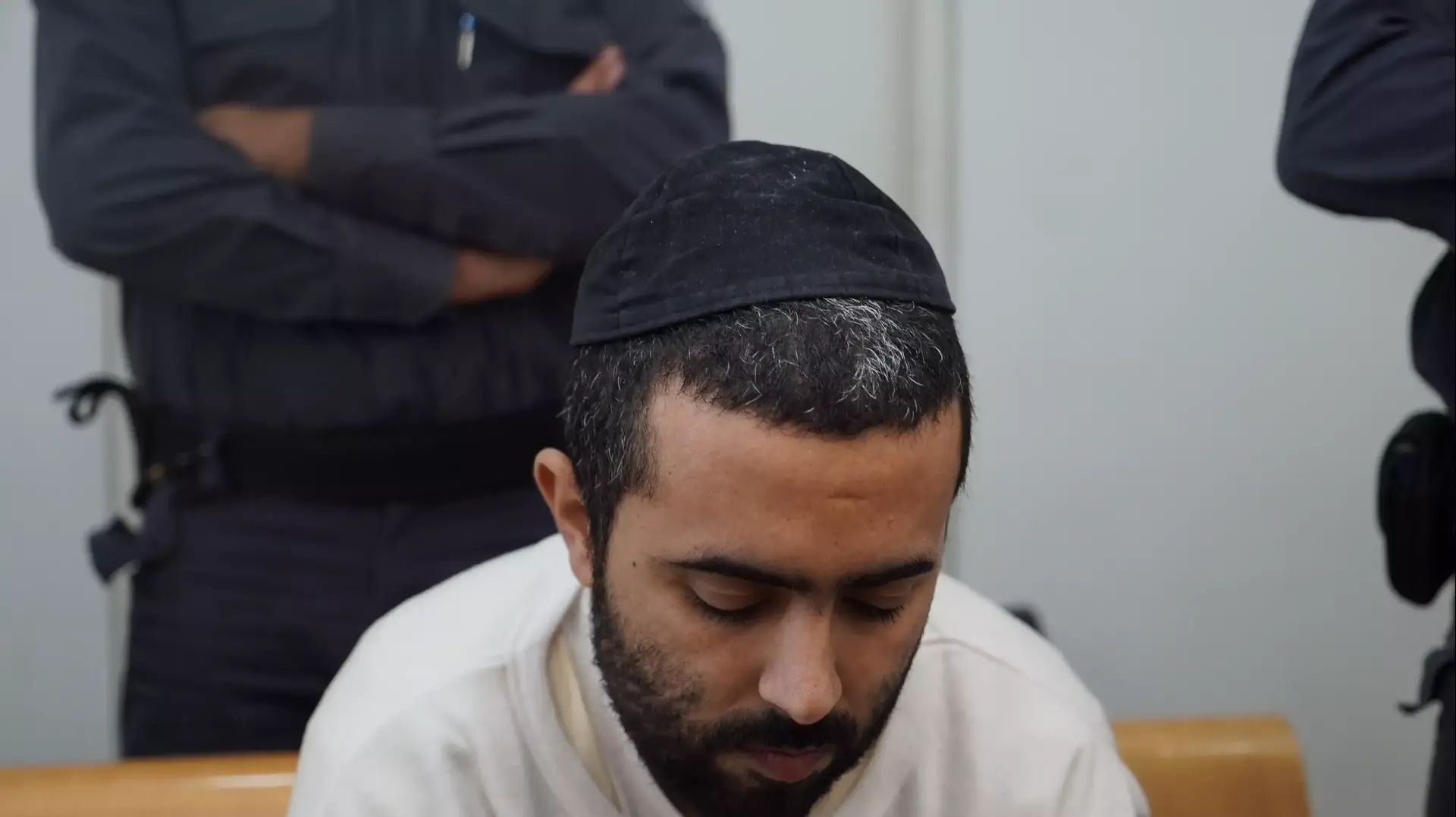 שלמה פינטו, תושב קריית אתא שניסה לרצוח בדקירות סכין אדם יהודי שאותו חשב לערבי, בית משפט מחוזי חיפה. נובמבר 2015 שלמה פינטו, תושב קריית אתא שניסה לרצוח בדקירות סכין אדם יהודי שאותו חשב לערבי, בית משפט מחוזי חיפה. נובמבר 2015