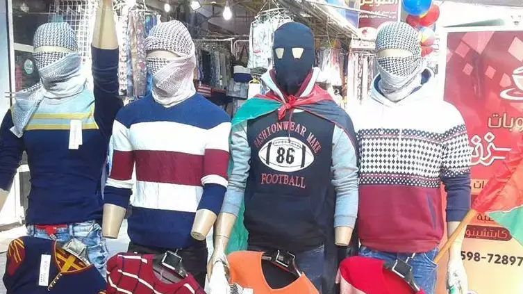 חנות למכירת בגדים בעזה שהלבישה את בובות הראווה בהשראת גל הטרור בישראל חנות למכירת בגדים בעזה שהלבישה את בובות הראווה בהשראת גל הטרור בישראל